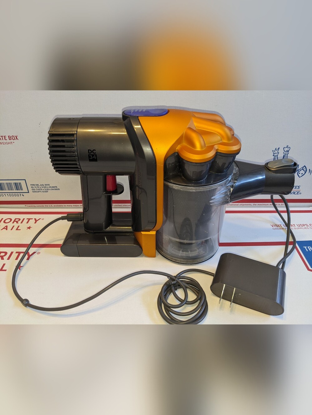 DYSON DC34 CORDLESS HANDHELD VACUUM DUAL POWER IDEAL FOR CARS With CHARGER